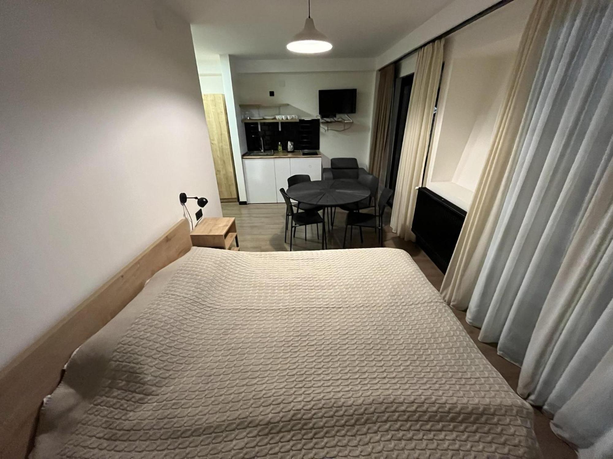 Walk To Lift-1br-studio-balcony-parking * غودوري