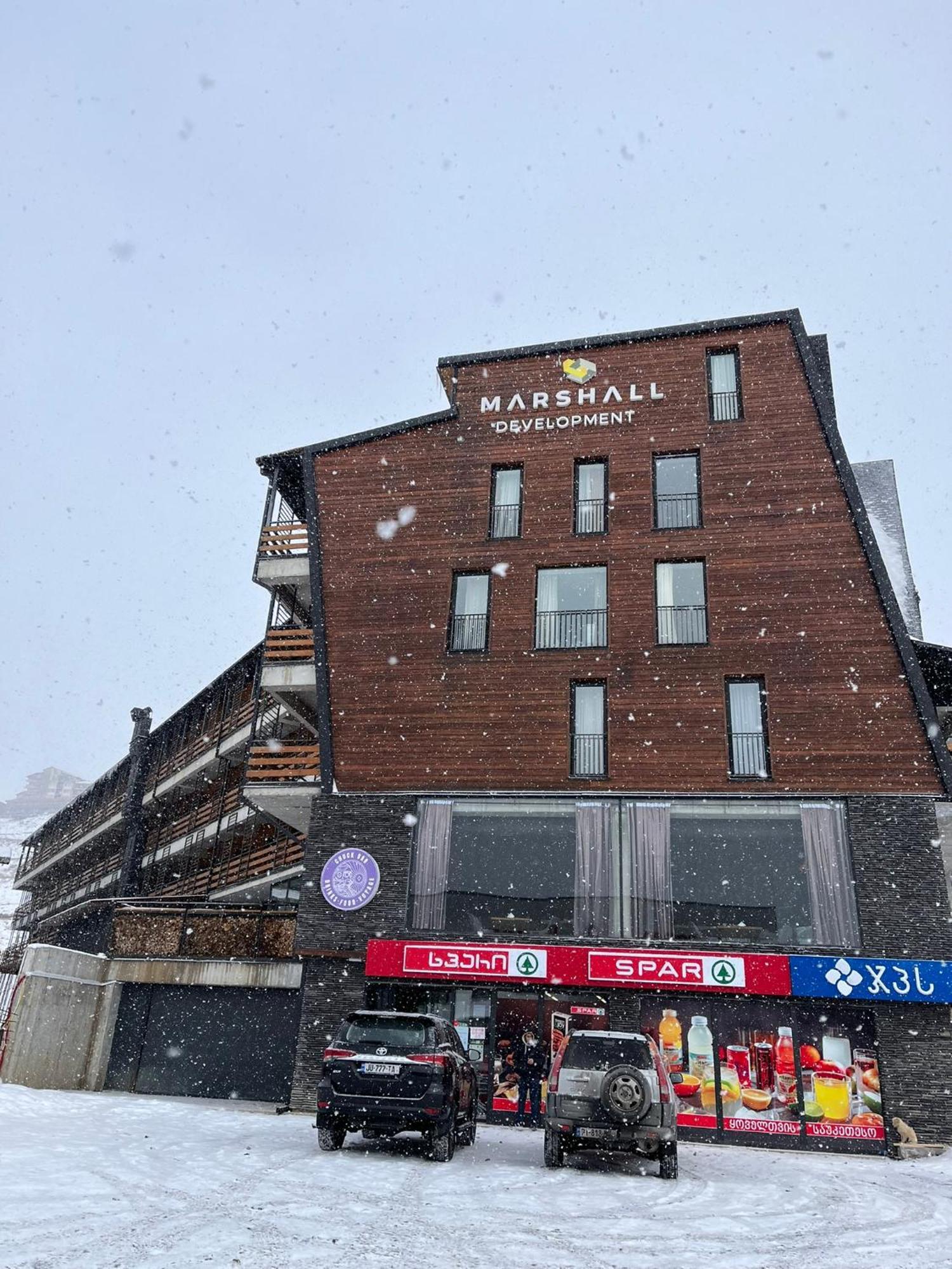Walk To Lift-1br-studio-balcony-parking غودوري